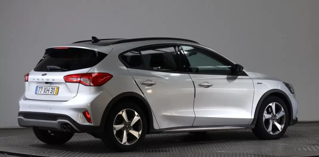 Ford Focus 2019 - 13999 EUR, 88212 km - AUTO.MOTO.pt - 88212km - foto 4 de 14