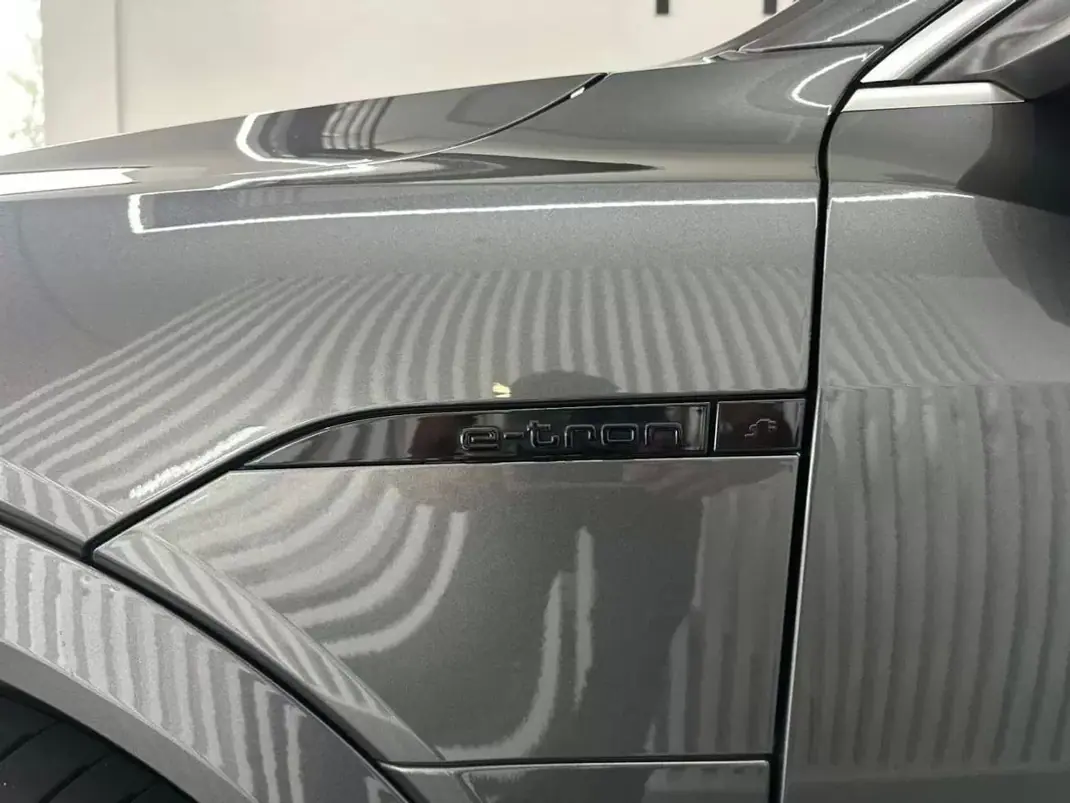 Audi Q8 e-Tron Sportback 2023 - 49500 EUR, 93000 km - AUTO.MOTO.pt - 93000km - foto 11 de 31