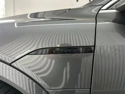 Audi Q8 e-Tron Sportback 2023 - 49500 EUR, 93000 km - AUTO.MOTO.pt - 93000km - foto 11 de 31