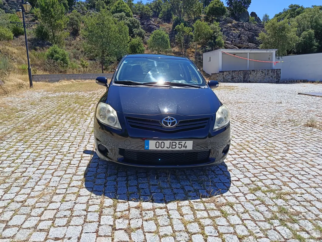 Toyota Auris 2010 - 6500 EUR, 330000 km - 330000km - foto 4 de 10