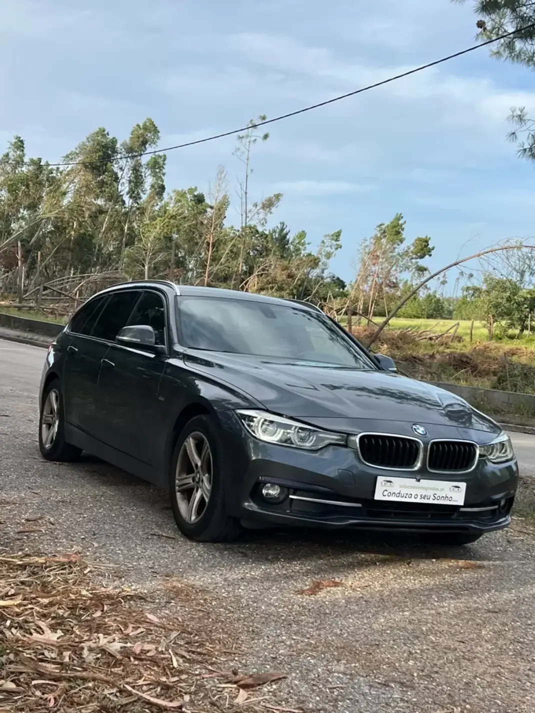 BMW 318 2017 - 18900 EUR, 156599 km - AUTO.MOTO.pt - 156599km - foto 1 de 30