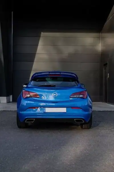 Opel Astra GTC 2013 - 23500 EUR, 109000 km - AUTO.MOTO.pt - 109000km - foto 12 de 47