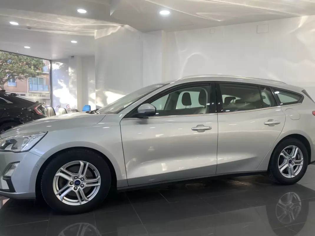 Ford Focus SW 2019 - 12600 EUR, 156868 km - AUTO.MOTO.pt - 156868km - foto 24 de 34