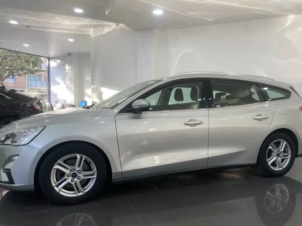 Ford Focus SW 2019 - 12600 EUR, 156868 km - AUTO.MOTO.pt - 156868km - foto 24 de 34