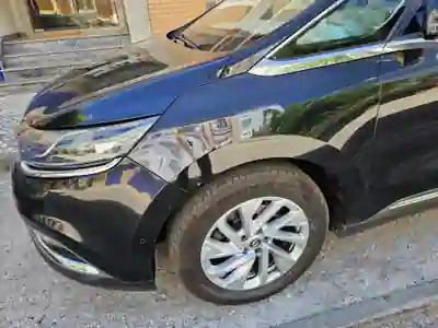 Renault Espace 2015 - 11000 EUR, 231000 km - AUTO.MOTO.pt - 231000km - foto 9 de 9