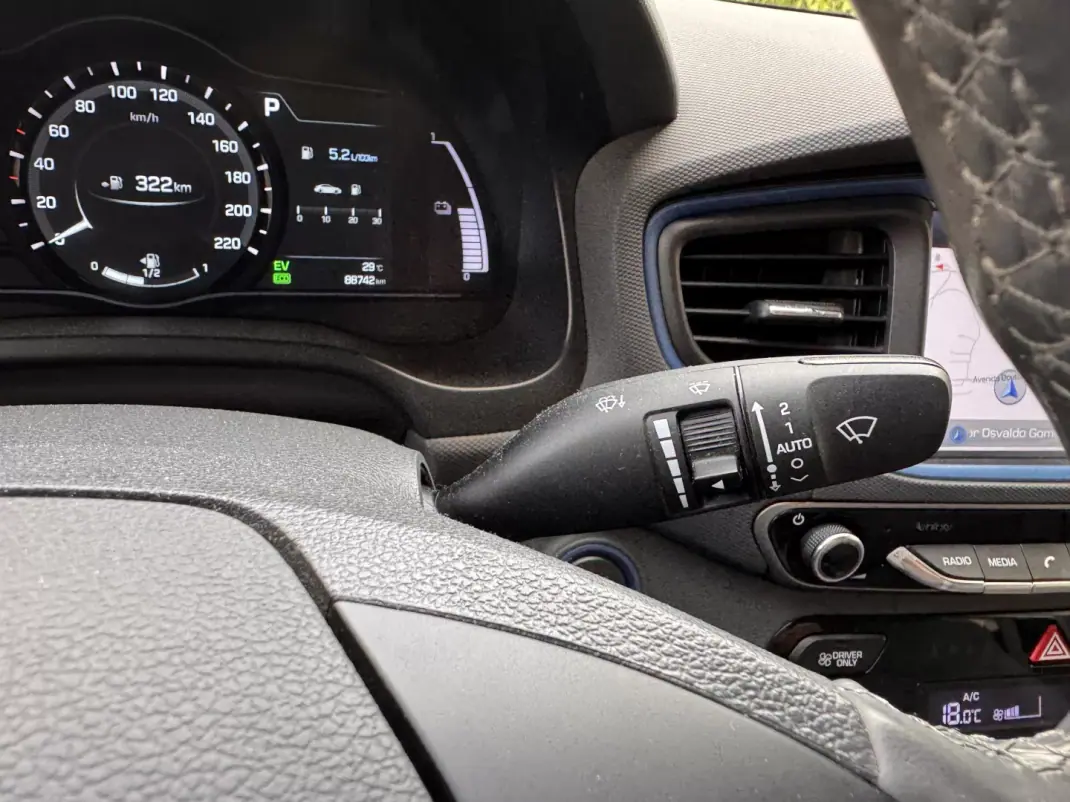 Hyundai Ioniq 2017 - 13250 EUR, 88000 km - AUTO.MOTO.pt - 88000km - foto 14 de 23