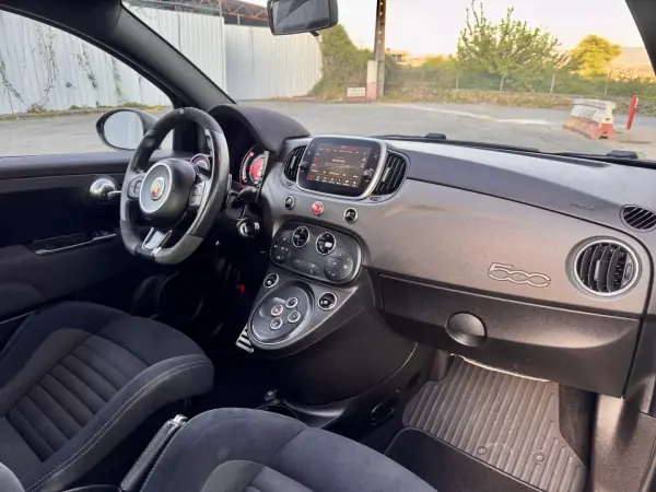 Abarth 595 2018 - 22500 EUR, 86000 km - AUTO.MOTO.pt - 86000km - foto 17 de 31