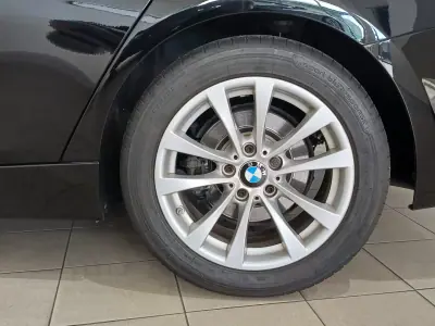 BMW 318 2017 - 21490 EUR, 121861 km - AUTO.MOTO.pt - 121861km - foto 16 de 17