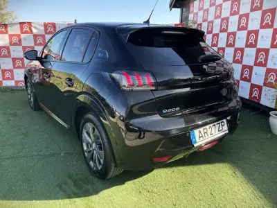 Peugeot e-208 2022 — foto 4 de 23