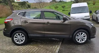Nissan Qashqai 2015 - 13000 EUR, 125000 km - AUTO.MOTO.pt - 125000km - foto 8 de 22