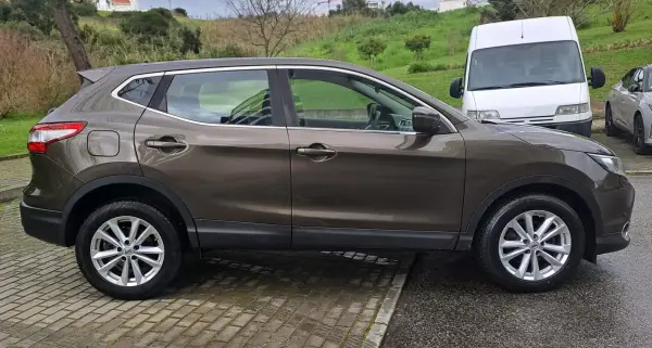 Nissan Qashqai 2015 - 13000 EUR, 125000 km - AUTO.MOTO.pt - 125000km - foto 8 de 22