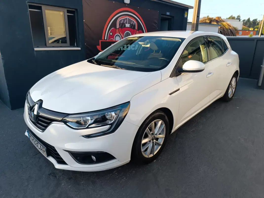 Renault Mégane 2019 - 12900 EUR, 192111 km - AUTO.MOTO.pt - 192111km - foto 6 de 26