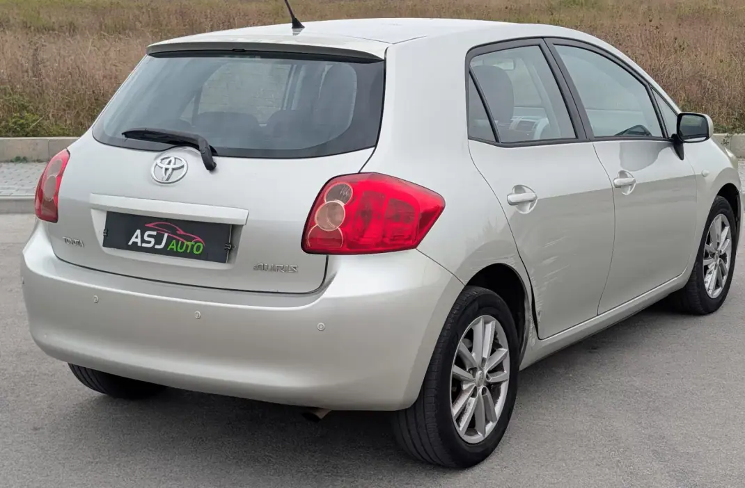 Toyota Auris 2009 - 4750 EUR, 291081 km - 291081km - foto 9 de 17