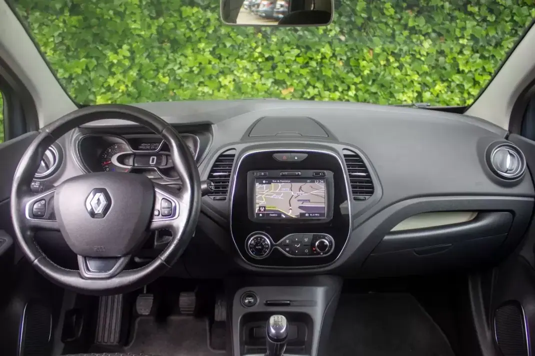 Renault Captur 2018 - 13900 EUR, 147700 km - AUTO.MOTO.pt - 147700km - foto 15 de 16