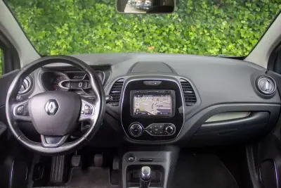 Renault Captur 2018 - 13900 EUR, 147700 km - AUTO.MOTO.pt - 147700km - foto 15 de 16