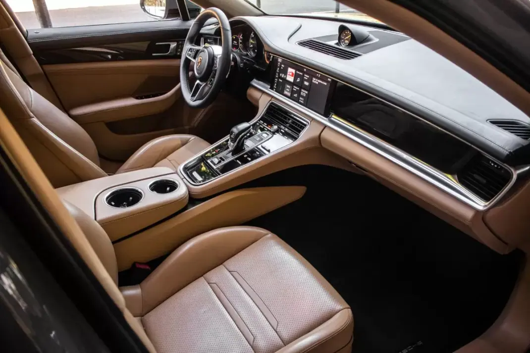 Porsche Panamera 2020 - 79990 EUR, 128249 km - 128249km - foto 29 de 48