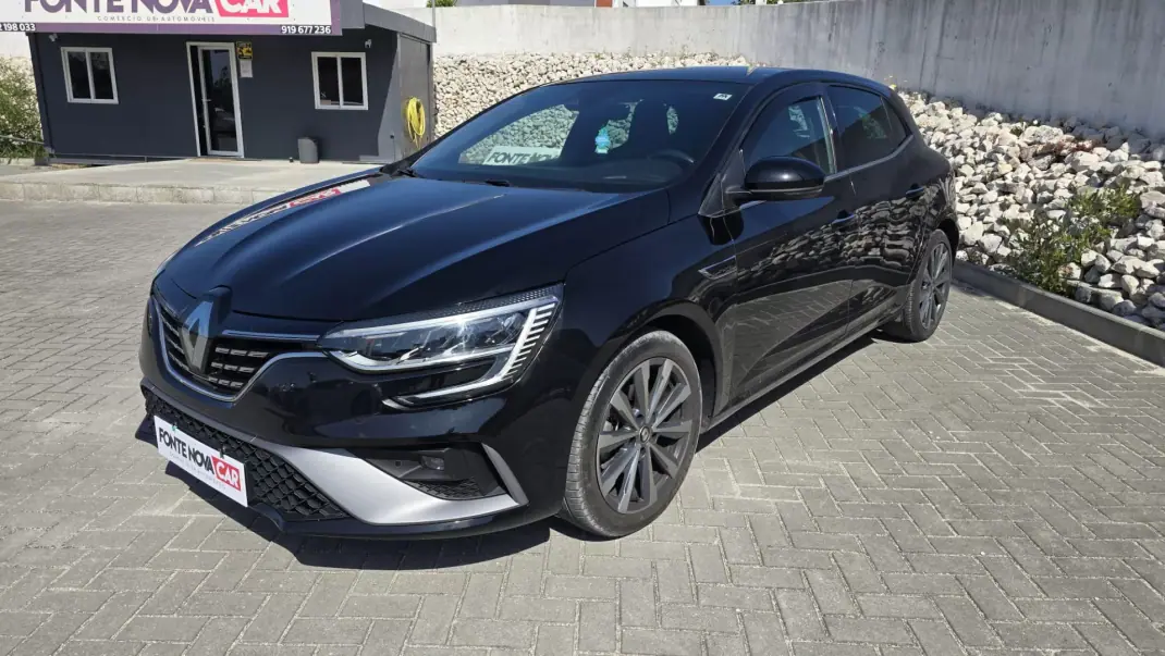 Renault Mégane 2021 - 18450 EUR, 67800 km - AUTO.MOTO.pt - 67800km - foto 1 de 19