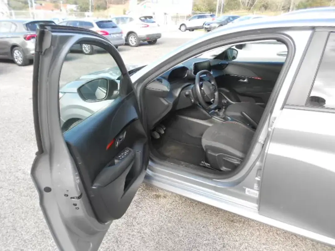Peugeot 208 2023 - 15500 EUR, 40552 km - AUTO.MOTO.pt - 40552km - foto 7 de 10