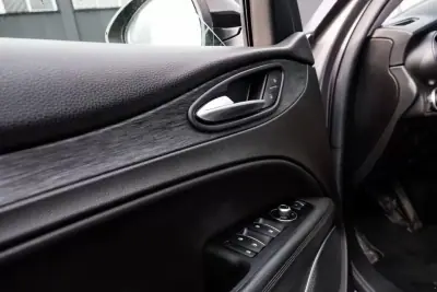 Alfa Romeo Stelvio 2019 - 29400 EUR, 89000 km - AUTO.MOTO.pt - 89000km - foto 18 de 31