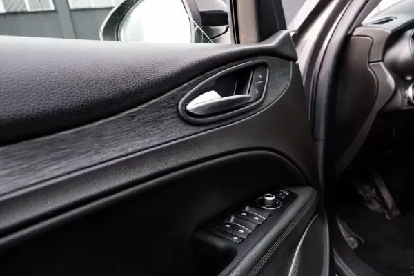 Alfa Romeo Stelvio 2019 - 25900 EUR, 89000 km - AUTO.MOTO.pt - 89000km - foto 18 de 31