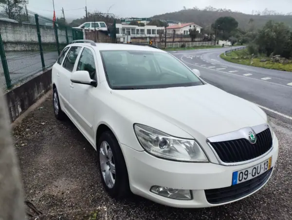 Skoda Octavia Break 2012 - 7400 EUR, 299630 km - AUTO.MOTO.pt - 299630km - foto 3 de 8
