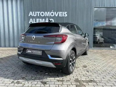Renault Captur 2023 - 18250 EUR, 72446 km - AUTO.MOTO.pt - 72446km - foto 4 de 20