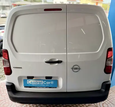 Opel COMBO 2024 - 16950 EUR, 53000 km - AUTO.MOTO.pt - 53000km - foto 10 de 24