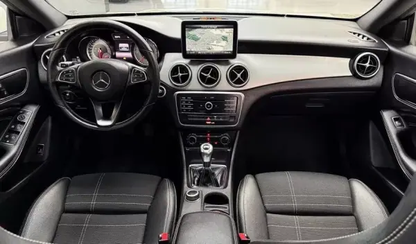Mercedes-Benz CLA 180 2016 - 15850 EUR, 146212 km - AUTO.MOTO.pt - 146212km - foto 19 de 31