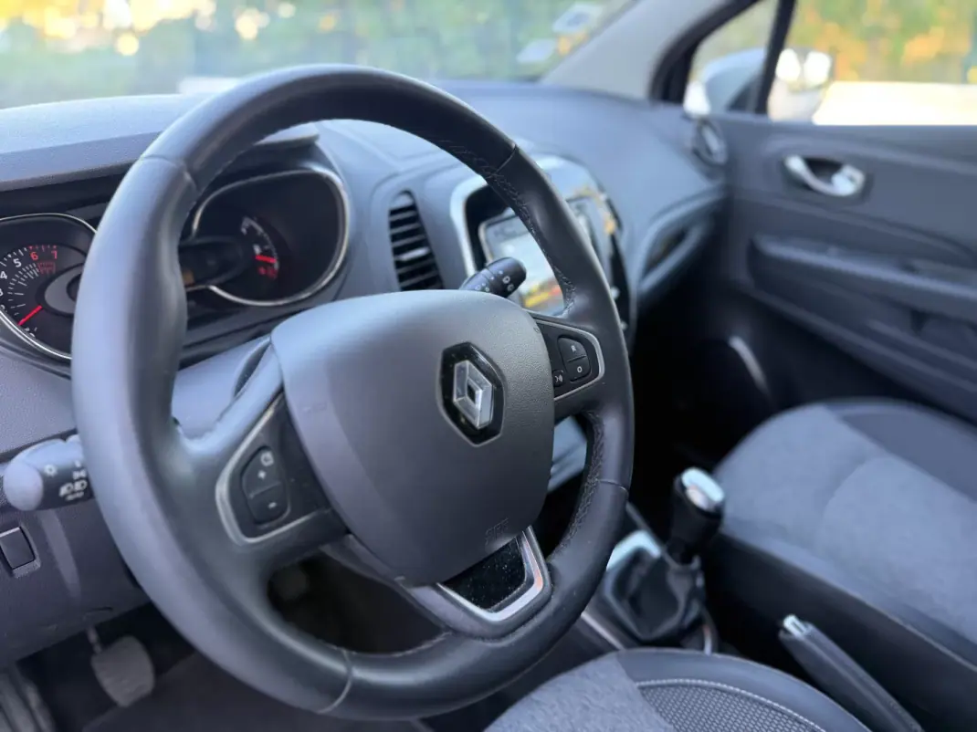 Renault Captur 2019 - 15699 EUR, 5800 km - AUTO.MOTO.pt - 5800km - foto 10 de 13