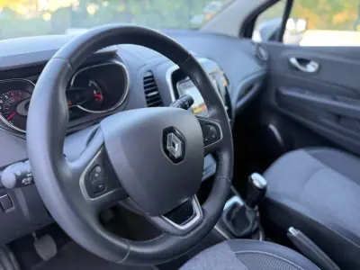 Renault Captur 2019 - 15699 EUR, 5800 km - AUTO.MOTO.pt - 5800km - foto 10 de 13