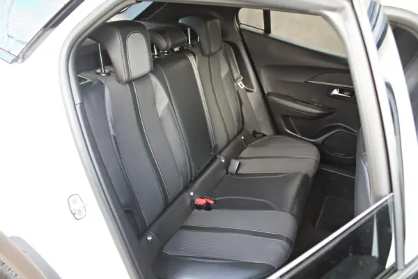 Peugeot 2008 2022 - 21990 EUR, 59182 km - AUTO.MOTO.pt - 59182km - foto 16 de 24
