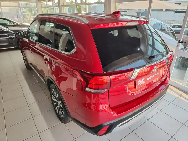 Mitsubishi Outlander 2021 - 18900 EUR, 141000 km - AUTO.MOTO.pt - 141000km - foto 8 de 37