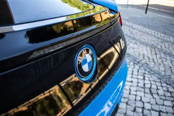 BMW i8 2016 - 61900 EUR, 93668 km - AUTO.MOTO.pt - 93668km - foto 12 de 45
