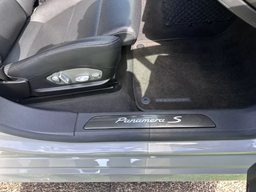 Porsche Panamera 2015 - 35000 EUR, 159000 km - AUTO.MOTO.pt - 159000km - foto 63 de 67