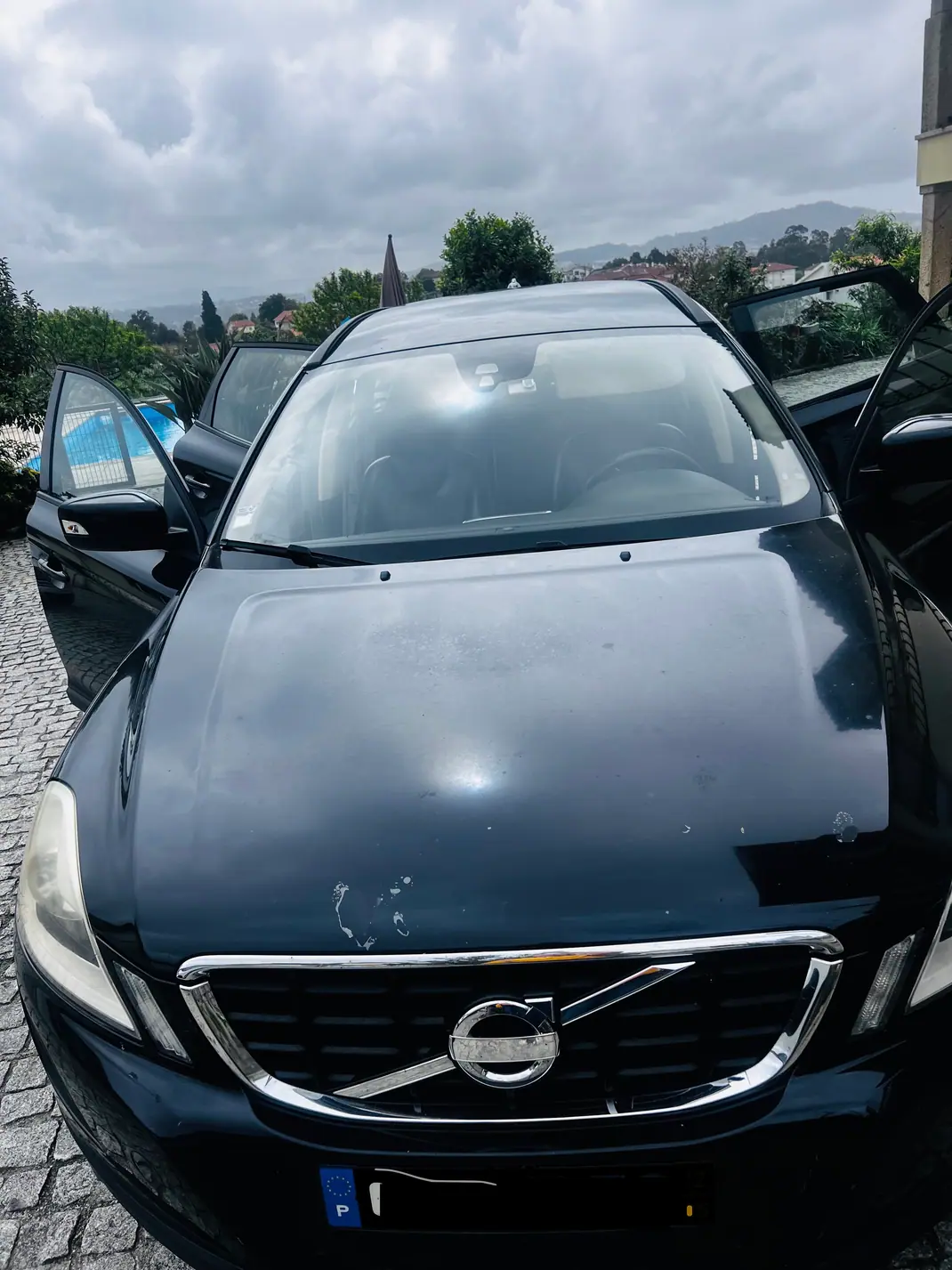 Volvo XC 60 2012 - 10800 EUR, 185500 km - AUTO.MOTO.pt - 185500km - foto 2 de 8