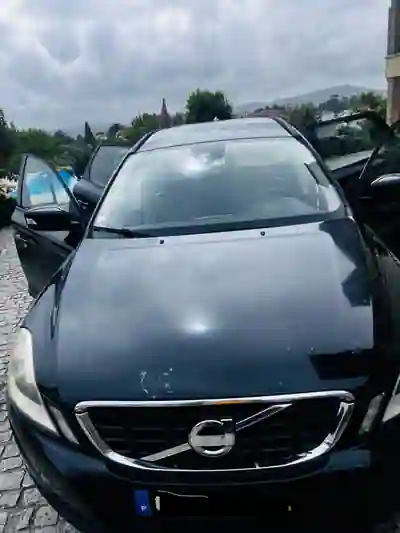 Volvo XC 60 2012 - 10800 EUR, 185500 km - AUTO.MOTO.pt - 185500km - foto 2 de 8