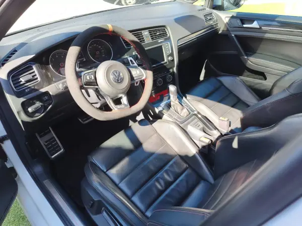 Volkswagen Golf 2016 - 23990 EUR, 155000 km - AUTO.MOTO.pt - 155000km - foto 15 de 16
