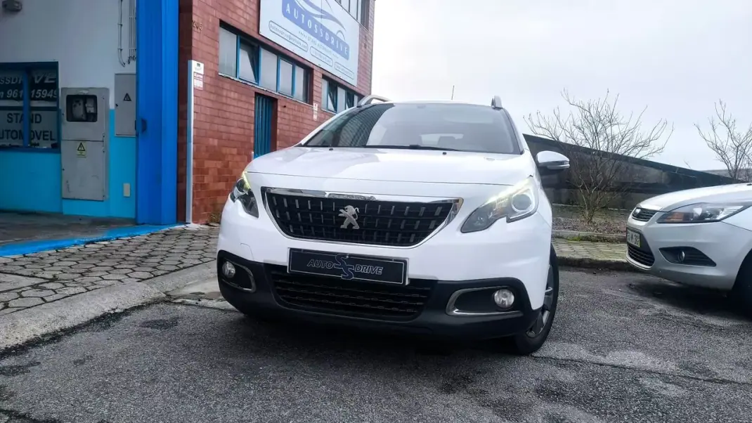 Peugeot 2008 2017 - 10900 EUR, 145000 km - AUTO.MOTO.pt - 145000km - foto 8 de 16