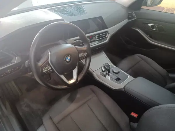 BMW 330 2021 - 27890 EUR, 51862 km - AUTO.MOTO.pt - 51862km - foto 12 de 37