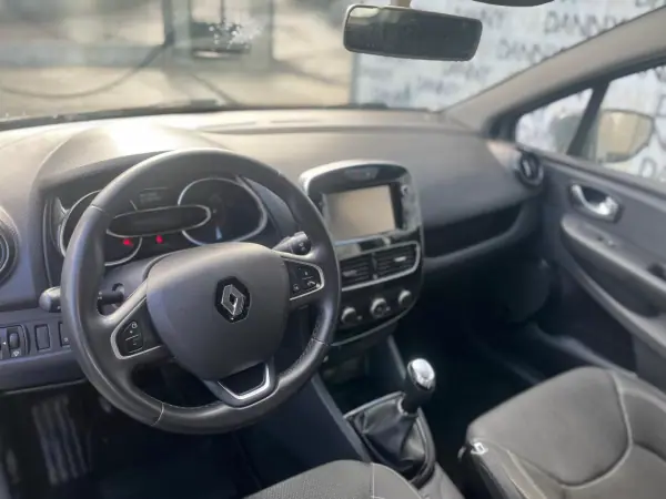 Renault Clio 2017 - 11900 EUR, 140000 km - AUTO.MOTO.pt - 140000km - foto 11 de 13
