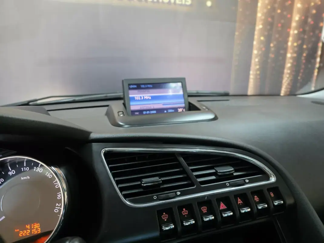 Peugeot 3008 2010 - 7990 EUR, 220000 km - AUTO.MOTO.pt - 220000km - foto 4 de 20