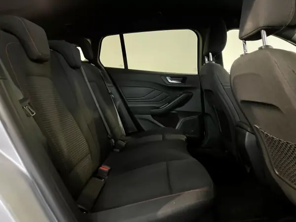 Ford Focus SW 2023 - 19450 EUR, 88000 km - AUTO.MOTO.pt - 88000km - foto 26 de 33