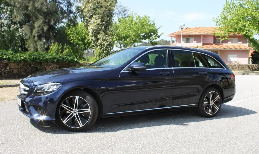 Mercedes-Benz C 300 2020 - 28990 EUR, 128000 km - AUTO.MOTO.pt - 128000km - foto 10 de 36