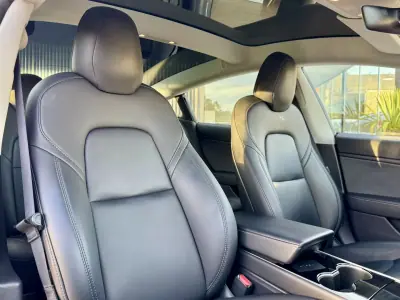 Tesla Model 3 2019 - 25999 EUR, 60000 km - AUTO.MOTO.pt - 60000km - foto 18 de 24