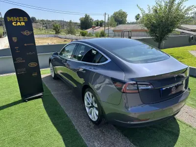 Tesla Model 3 2019 - 21900 EUR, 86000 km - AUTO.MOTO.pt - 86000km - foto 15 de 64