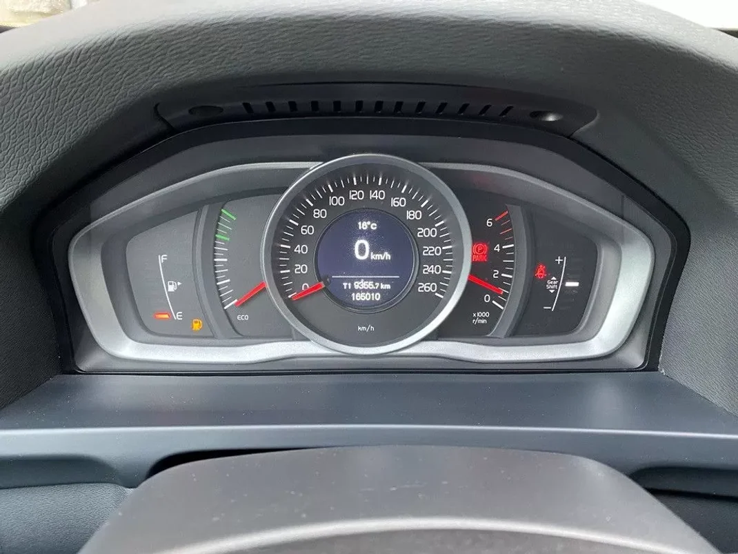 Volvo V60 2017 - 17900 EUR, 165010 km - AUTO.MOTO.pt - 165010km - foto 9 de 23