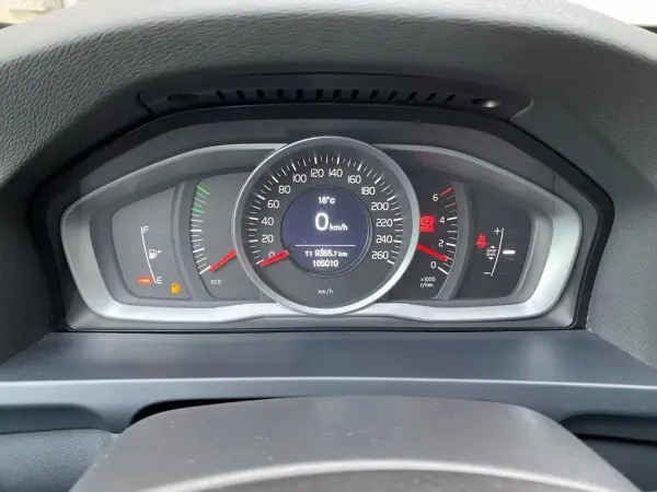 Volvo V60 2017 - 17900 EUR, 165010 km - AUTO.MOTO.pt - 165010km - foto 9 de 23