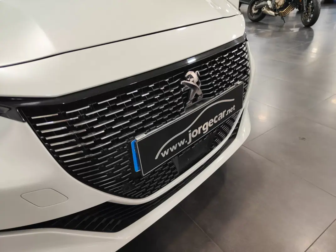 Peugeot 208 2021 - 14500 EUR, 80000 km - AUTO.MOTO.pt - 80000km - foto 10 de 29