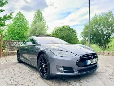 Tesla Model S 2013 - 15500 EUR, 306000 km - AUTO.MOTO.pt - 306000km - foto 4 de 24