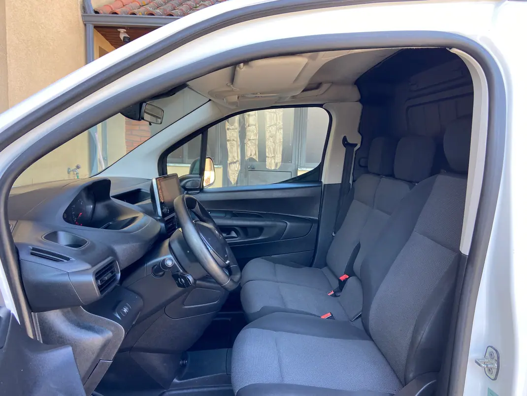 Peugeot Partner 1.6 BlueHdi 100cv Premium 2019 - 14980 EUR, 126882 km - AUTO.MOTO.pt - 126882km - foto 9 de 17